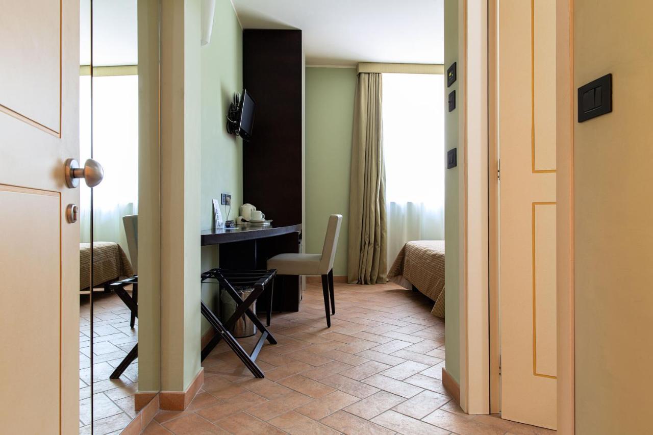 Hotel Magione Papale Relais à LʼAquila Extérieur photo