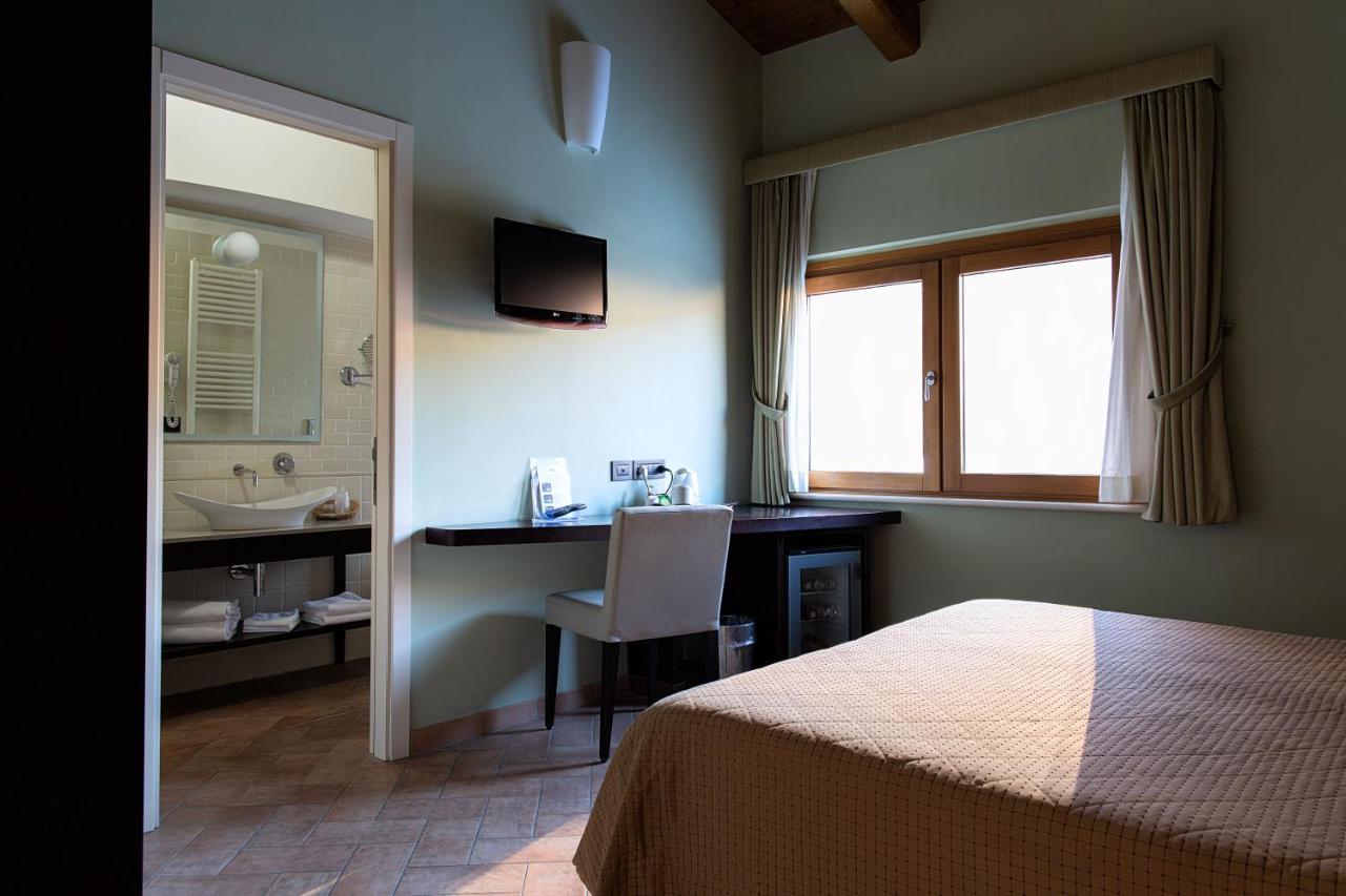 Hotel Magione Papale Relais à LʼAquila Extérieur photo