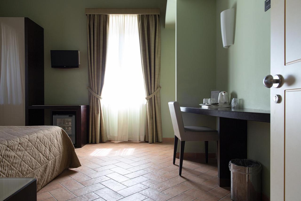 Hotel Magione Papale Relais à LʼAquila Extérieur photo