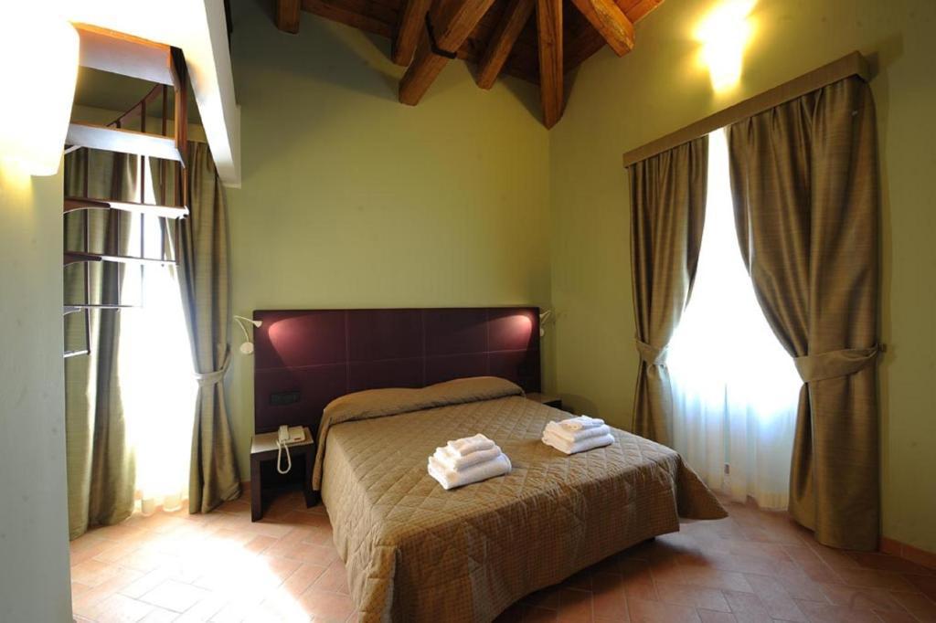 Hotel Magione Papale Relais à LʼAquila Chambre photo