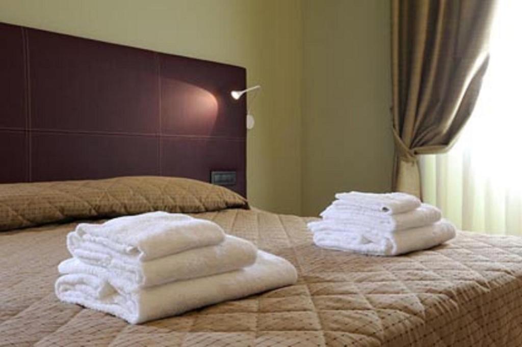 Hotel Magione Papale Relais à LʼAquila Chambre photo