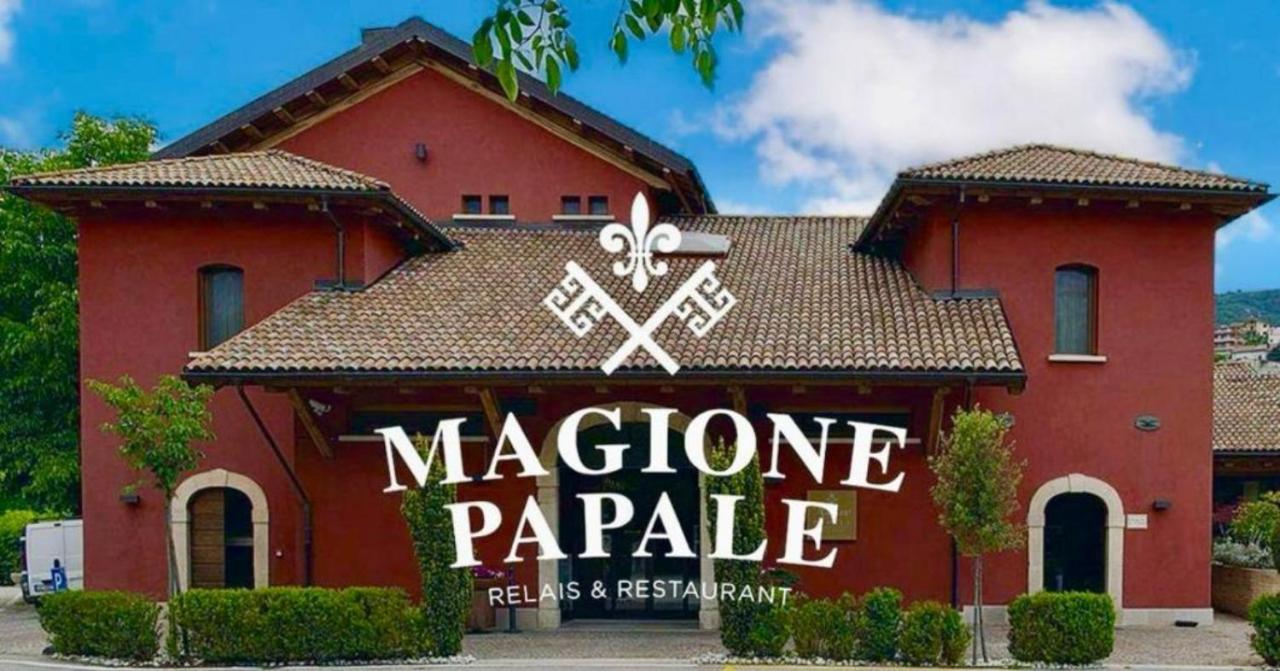 Hotel Magione Papale Relais à LʼAquila Extérieur photo