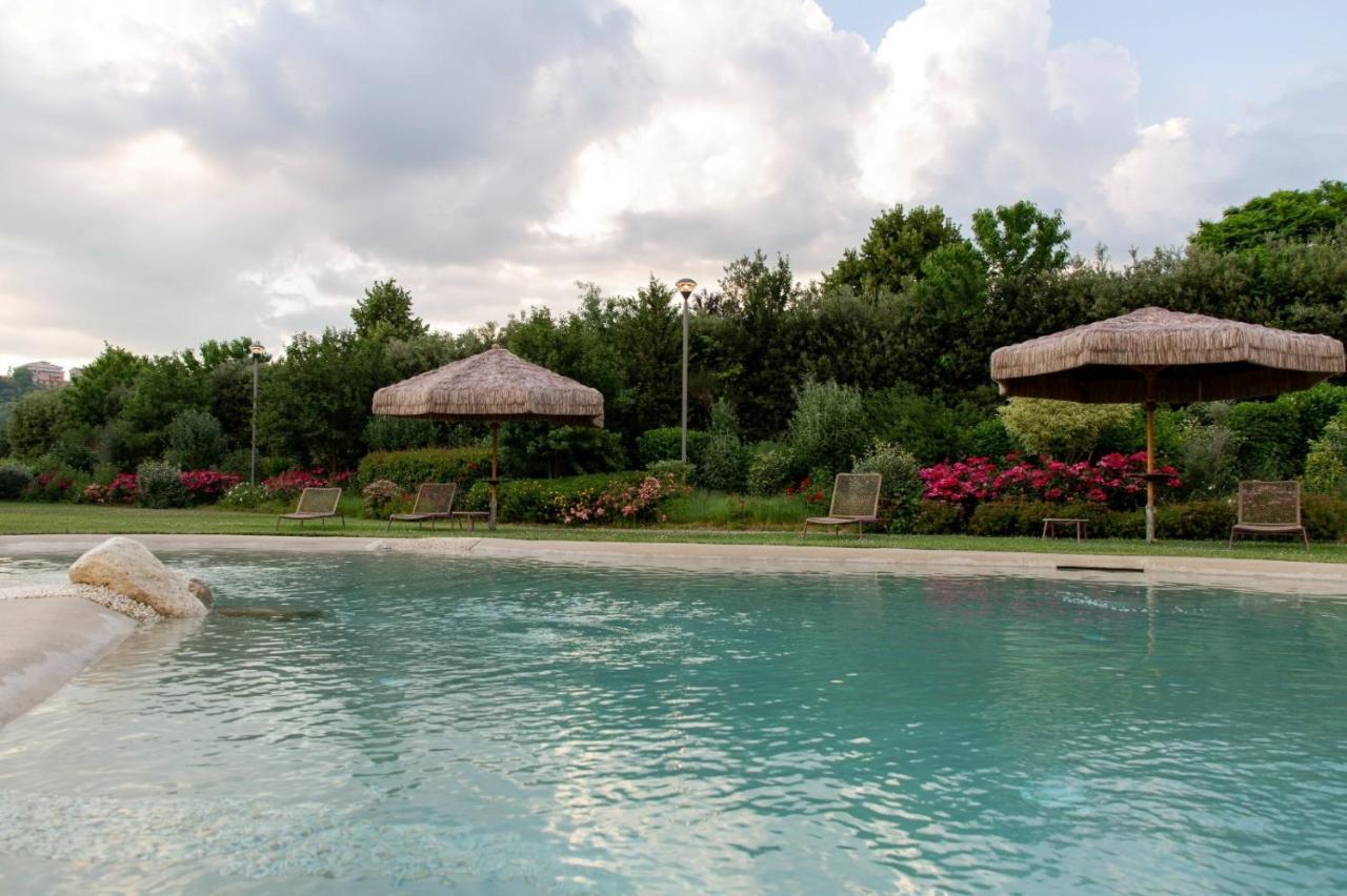 Hotel Magione Papale Relais à LʼAquila Extérieur photo