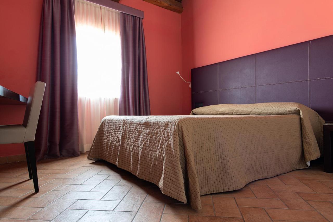 Hotel Magione Papale Relais à LʼAquila Extérieur photo