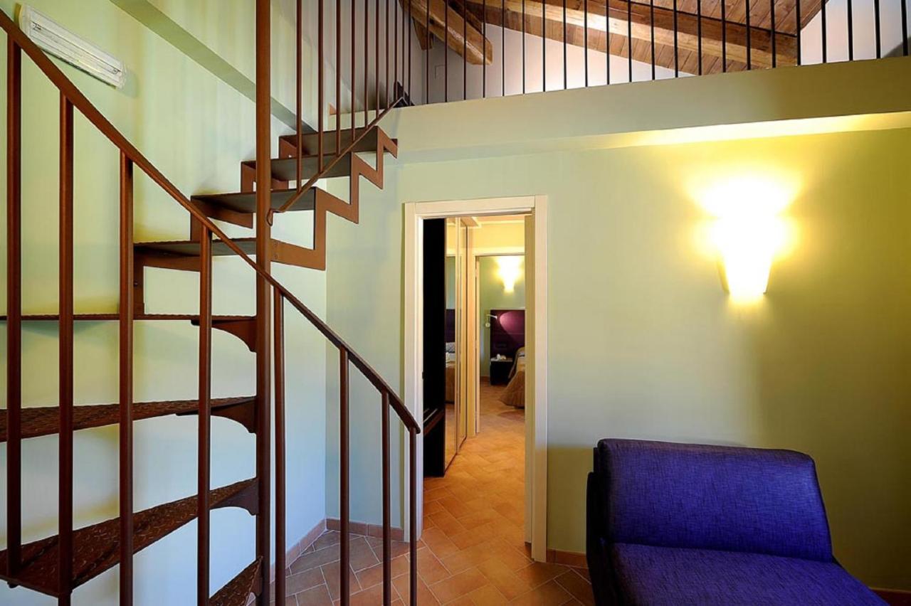 Hotel Magione Papale Relais à LʼAquila Extérieur photo
